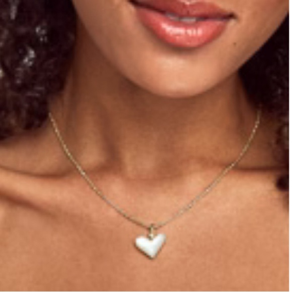 Kendra Scott Poppy Heart Gold Pendant Necklace In Rose Quartz